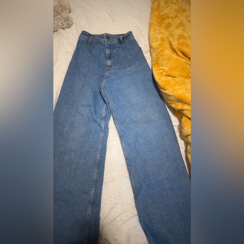 I really cute light wash Zara marine jeans